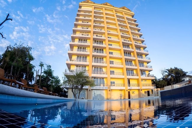 12-floor hotel