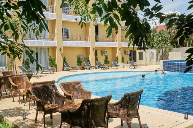 Swimming pool